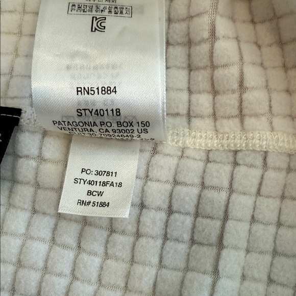 Patagonia | W's R1® Quarter-Zip Fleece Pullover | Birch White | Large | #40118 - Picture 11 of 11